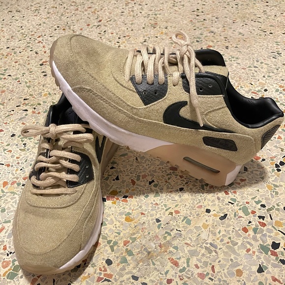 Women’s Nike Air Max Beige & Black 🤎🖤 - Picture 1 of 4